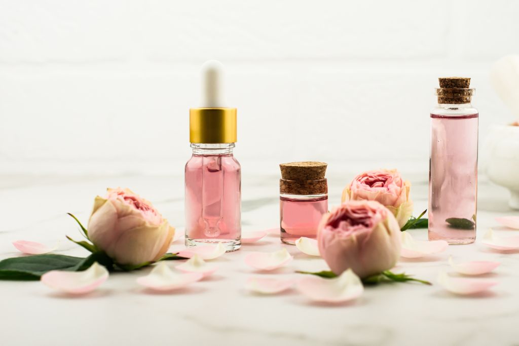 How To Use Rose Water On Face Overnight
